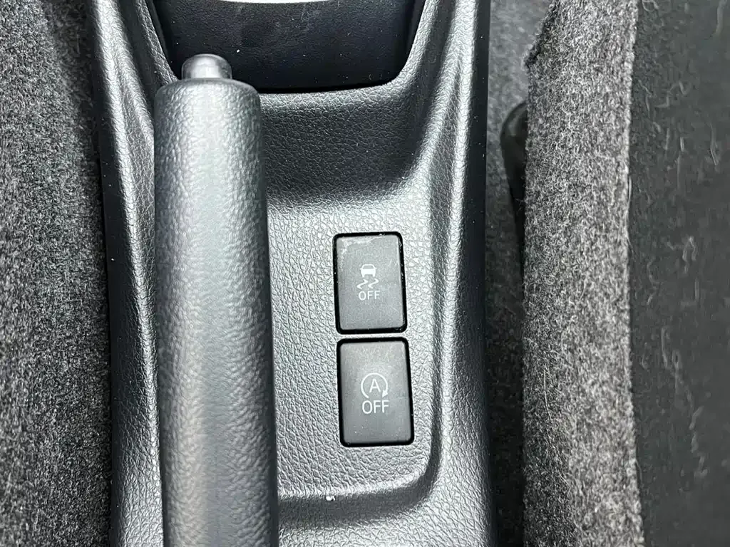 Toyota Yaris L — фото 10