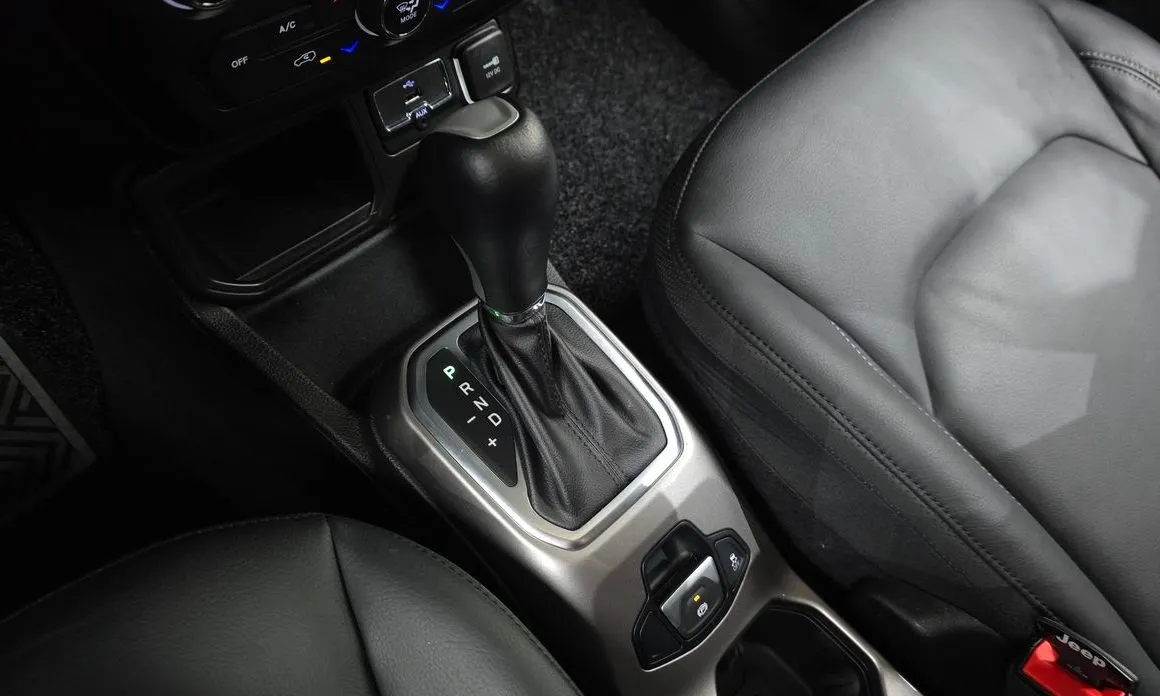Jeep Renegade — фото 10