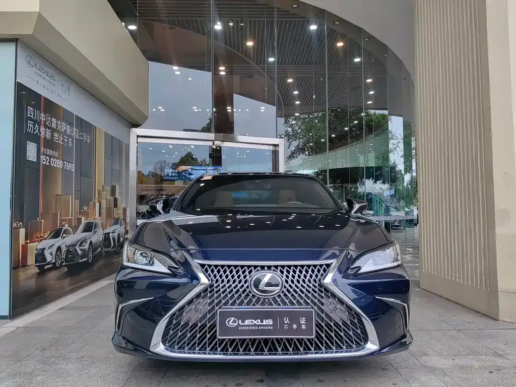Lexus ES — фото 1