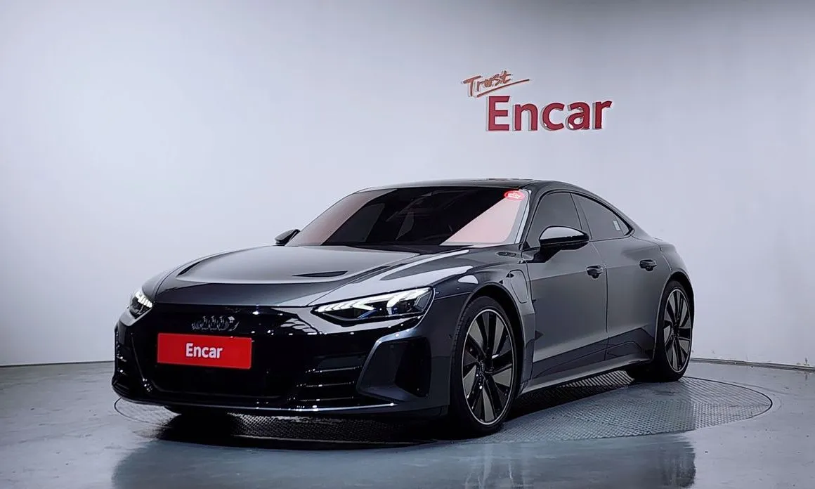 Audi e-tron GT — фото 1