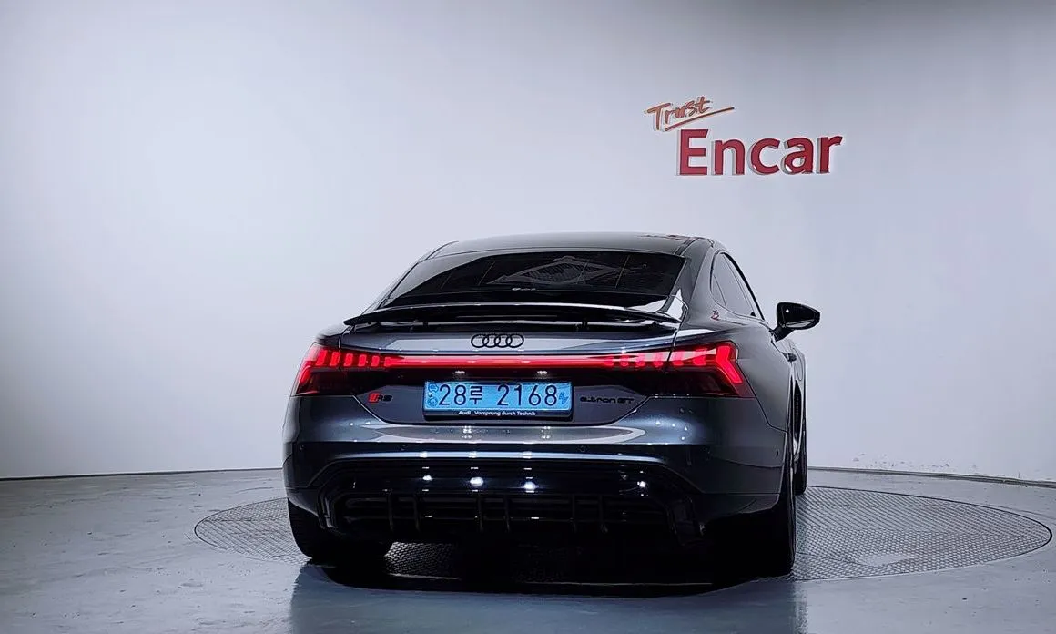 Audi e-tron GT — фото 2