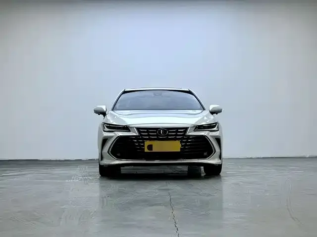 Toyota Avalon — фото 1