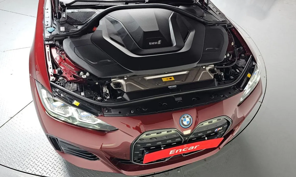 BMW i4 — фото 8