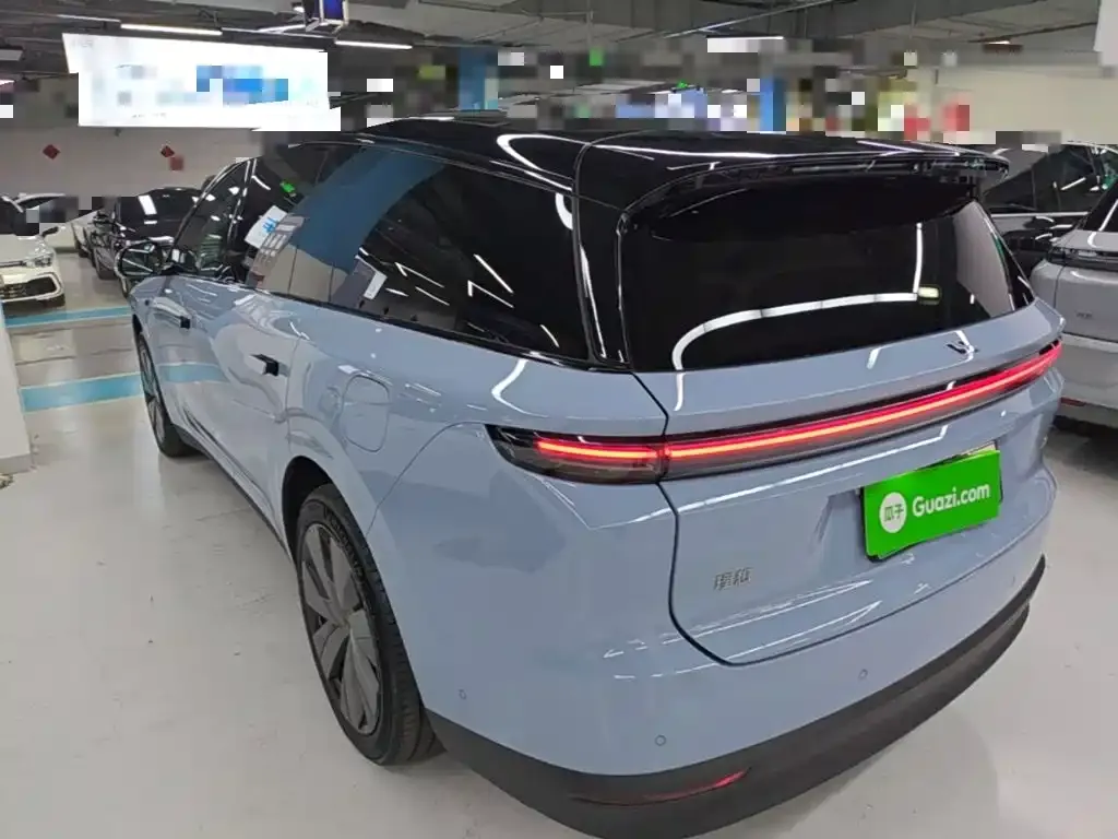 Li Auto i8 — фото 5