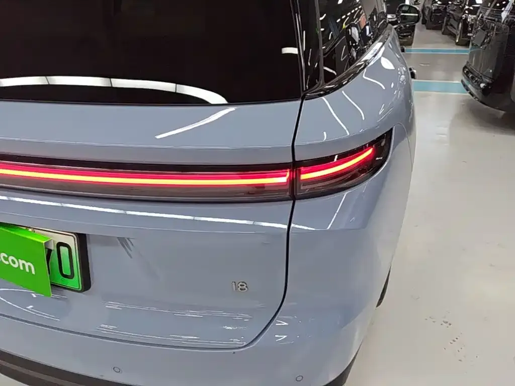 Li Auto i8 — фото 3