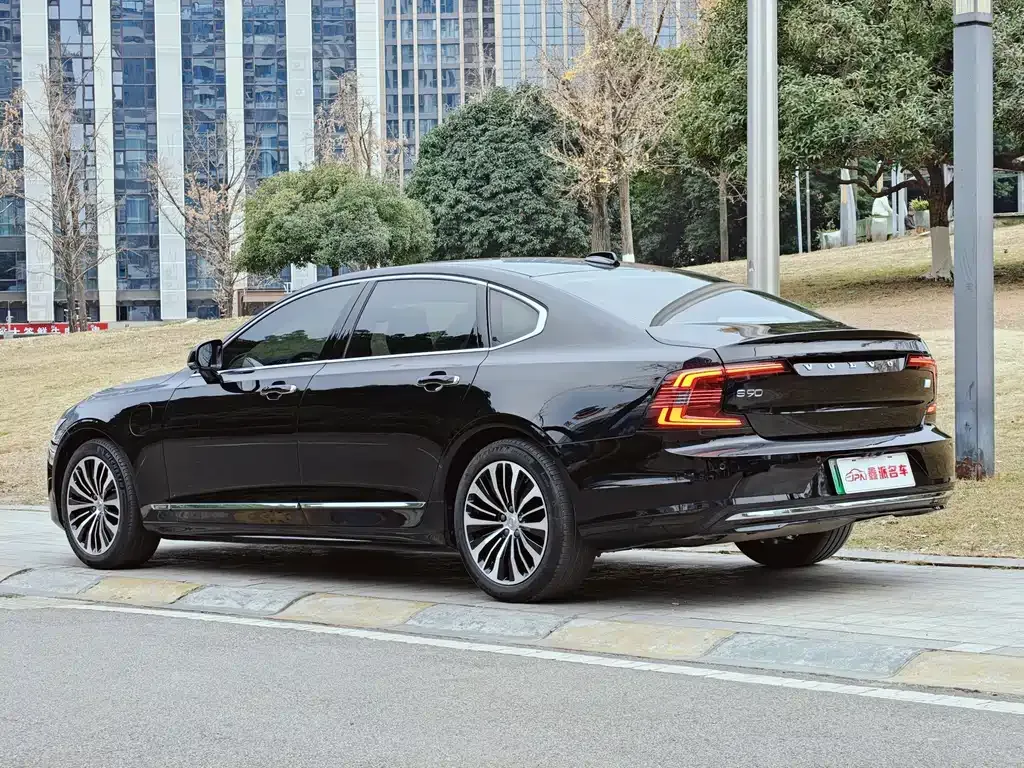 Volvo S90 PHEV — фото 10
