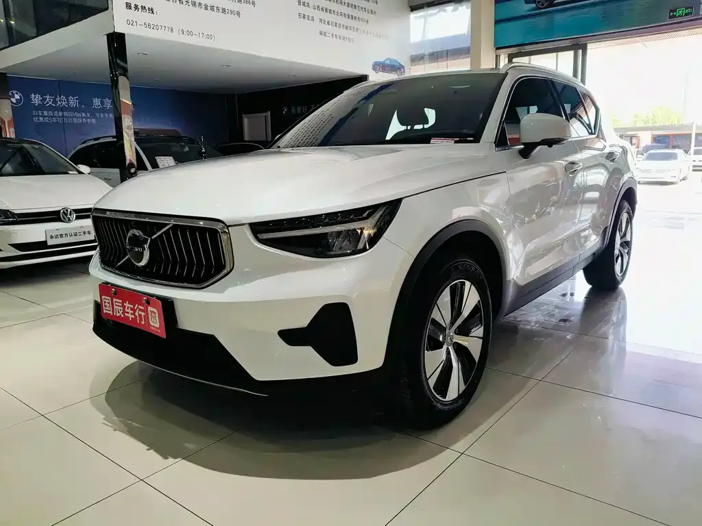Volvo XC40 — фото 1