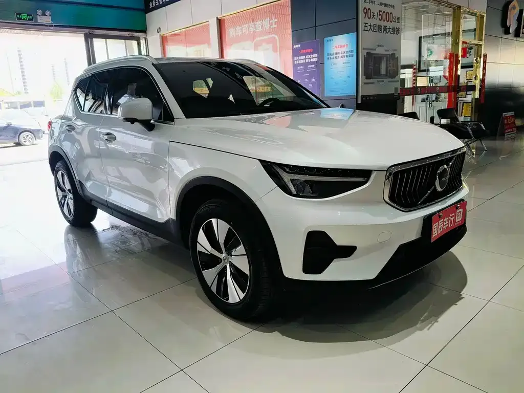 Volvo XC40 — фото 7