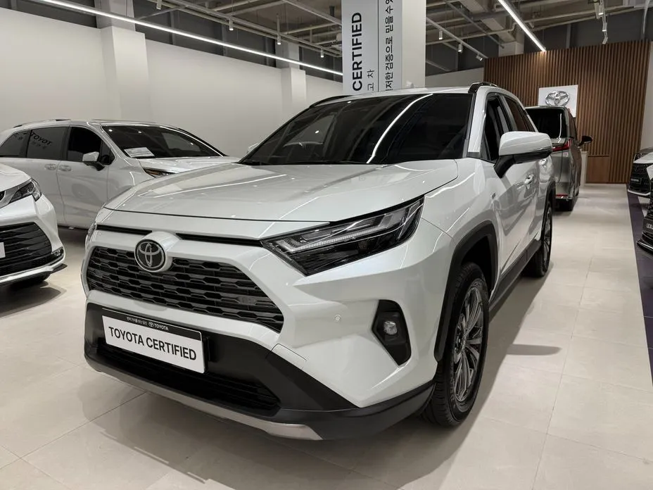 Toyota RAV4 — фото 1