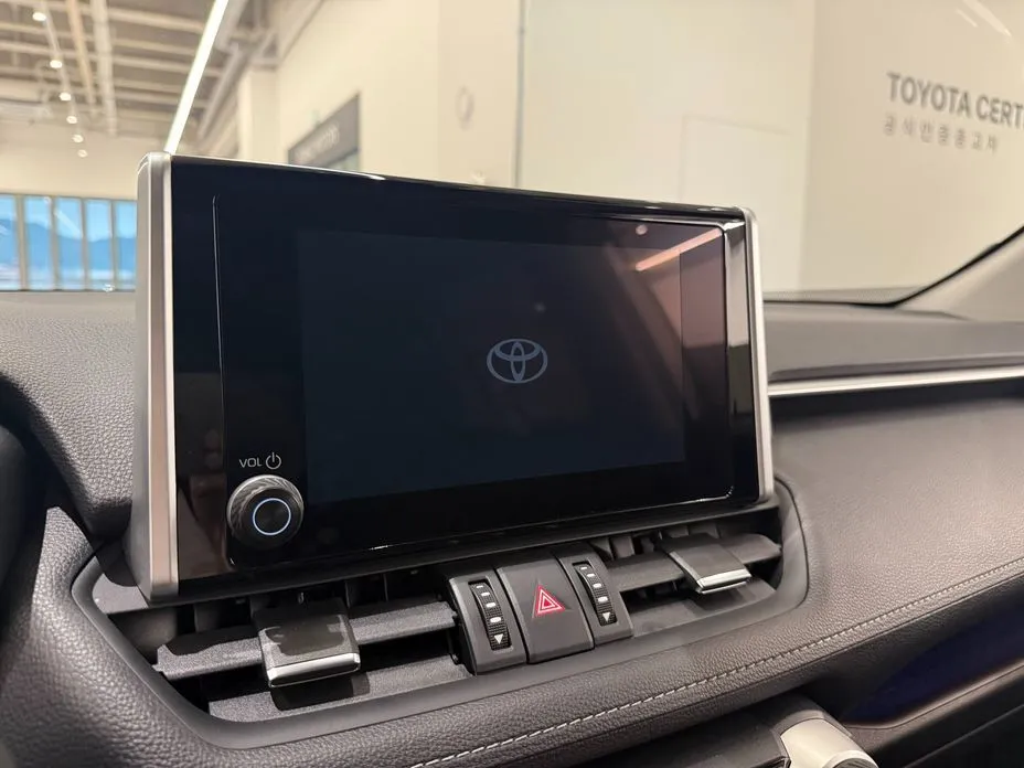 Toyota RAV4 — фото 5