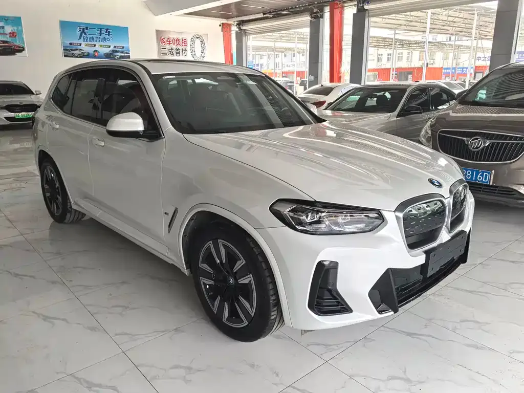 BMW iX3 — фото 4