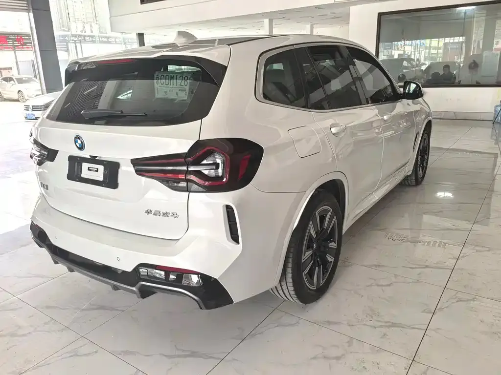 BMW iX3 — фото 2