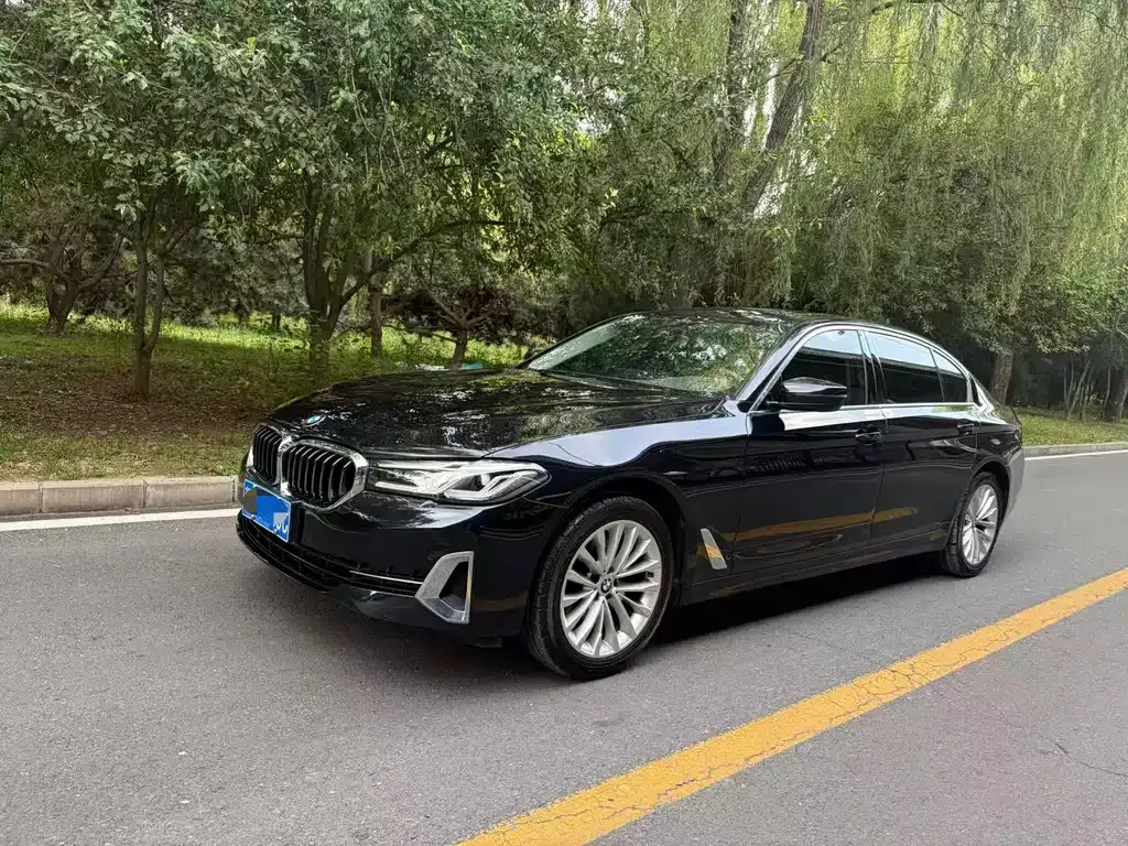 BMW 5 Series — фото 1