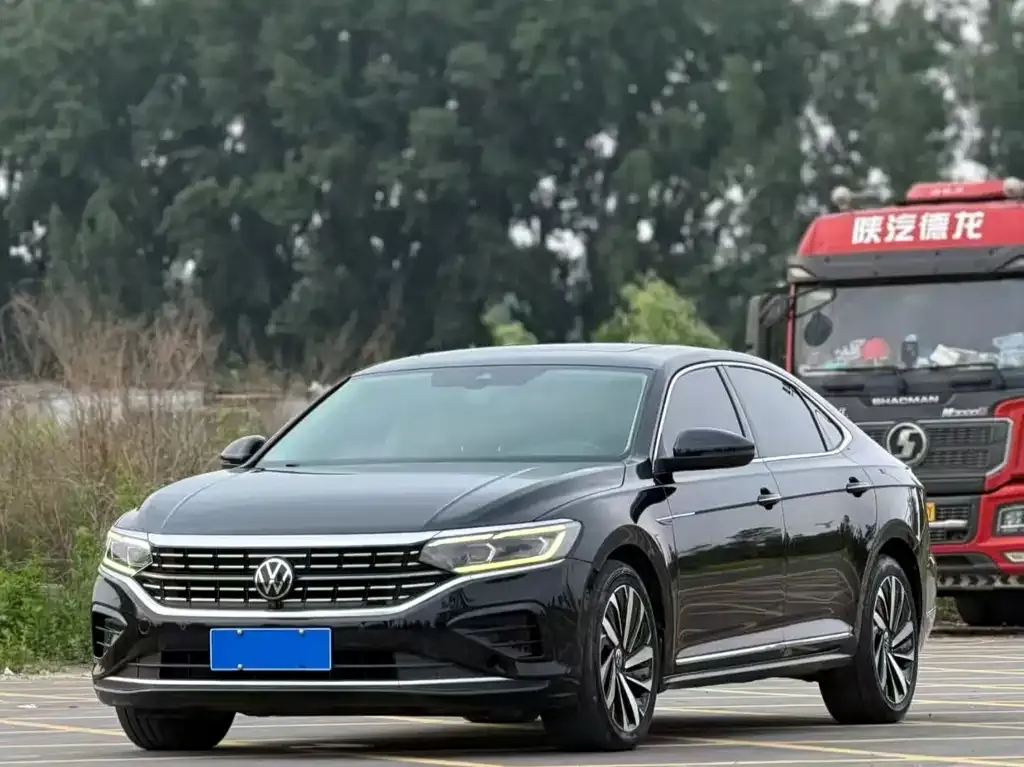 Volkswagen Passat — фото 1