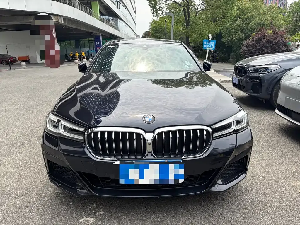 BMW 5 Series — фото 1
