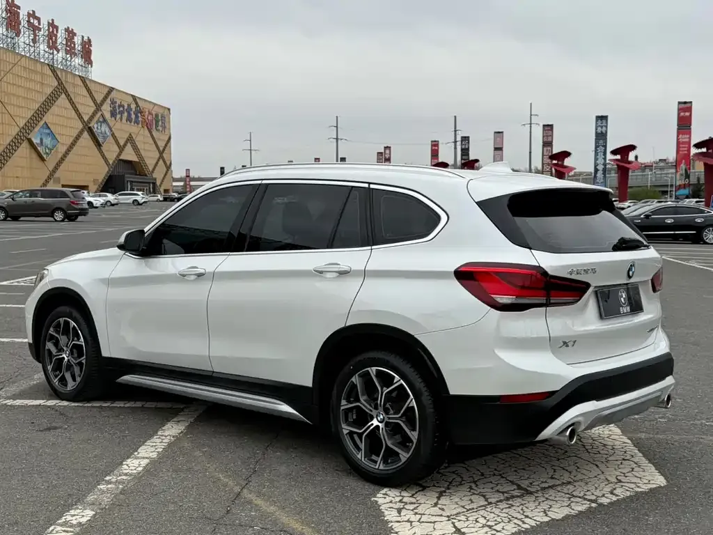 BMW X1 — фото 9