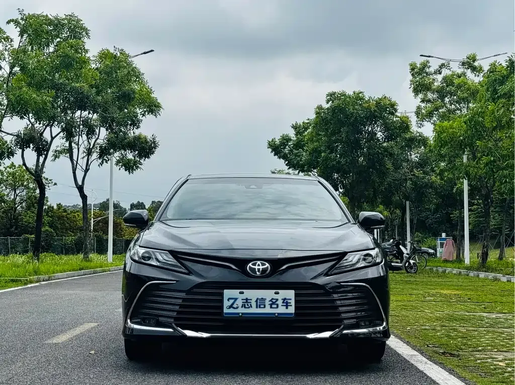 Toyota Camry — фото 5