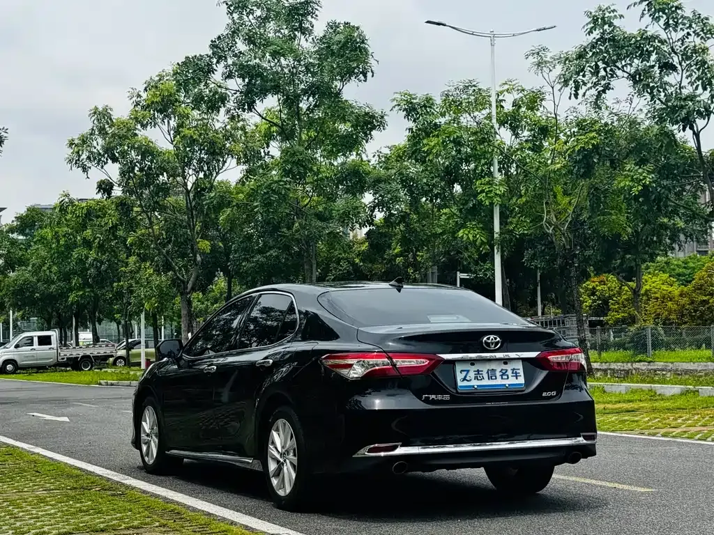 Toyota Camry — фото 3