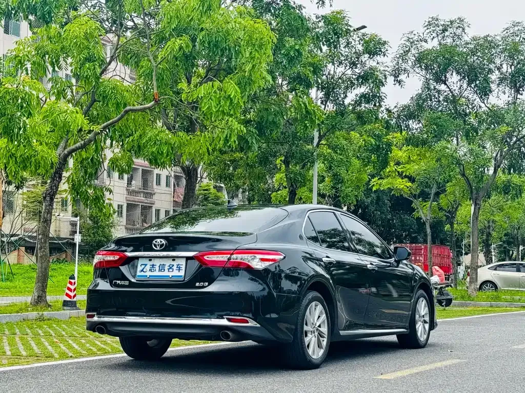 Toyota Camry — фото 8
