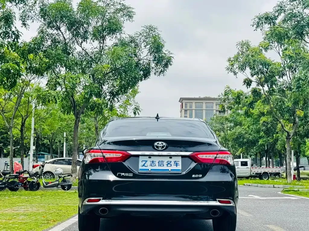 Toyota Camry — фото 4