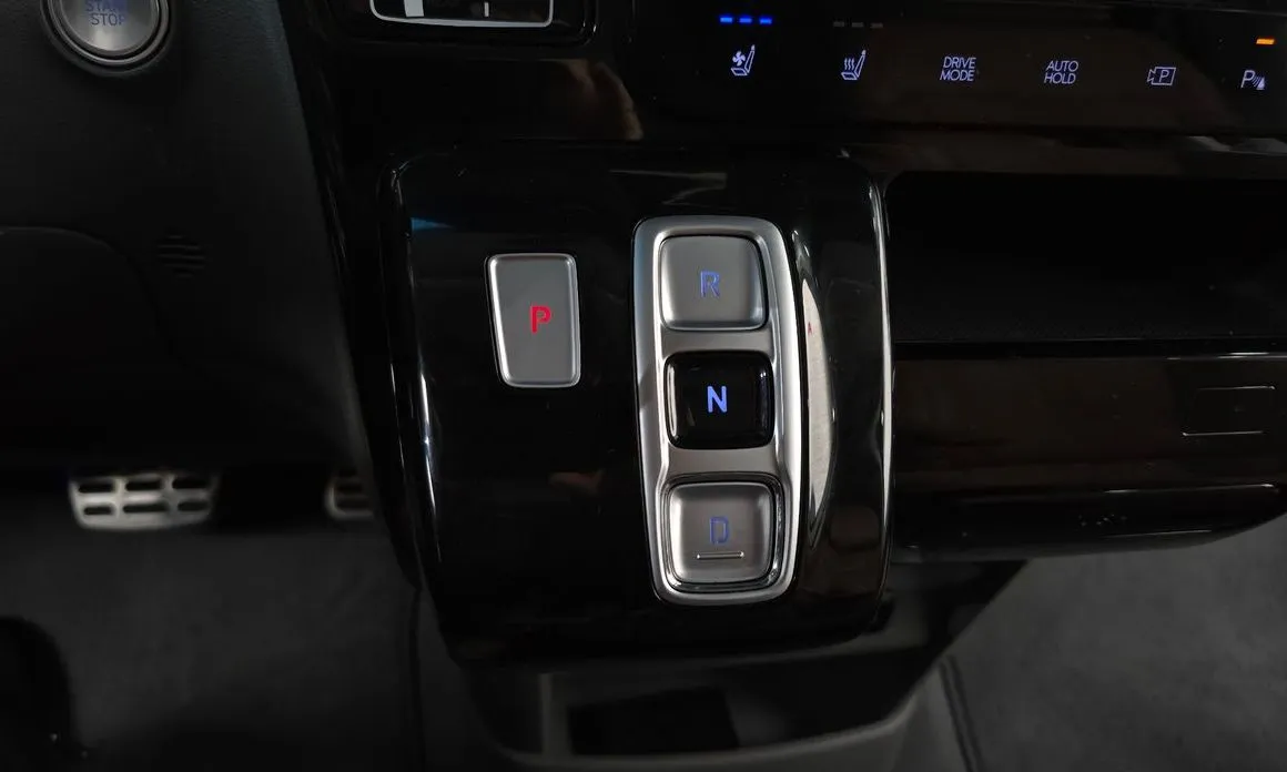 Hyundai Staria — фото 3