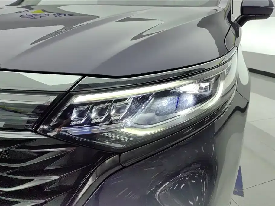 Roewe iMAX8 — фото 8
