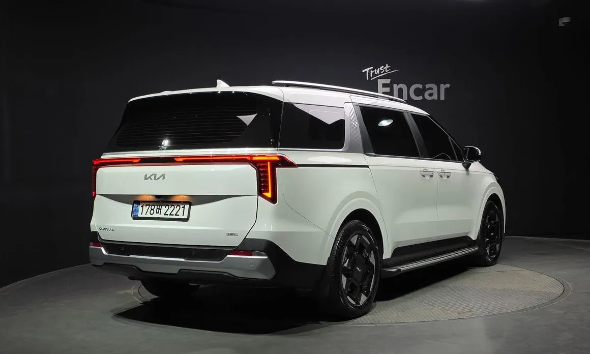 Kia Carnival — фото 10