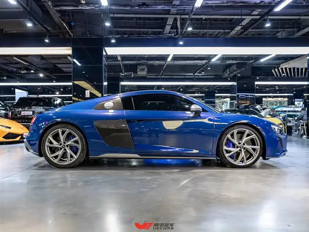 Audi R8 — фото 8