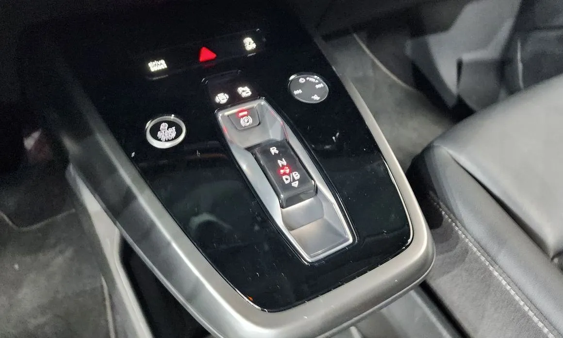 Audi Q4 e-tron — фото 10