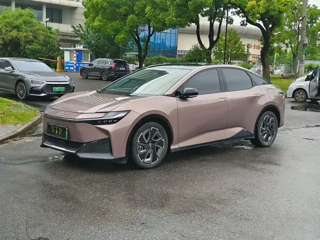 Toyota bZ3 — фото 1