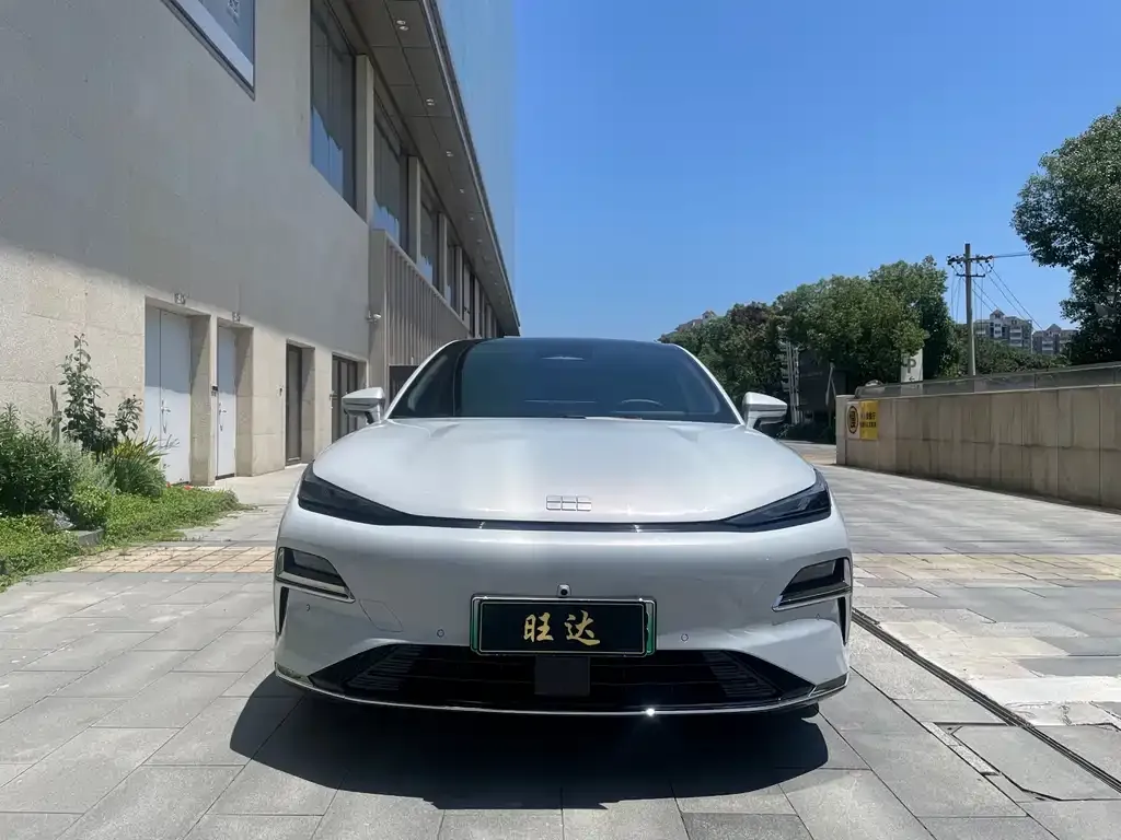 Geely Galaxy Xingyao 8 — фото 10