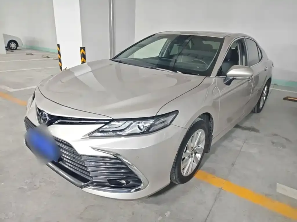 Toyota Camry — фото 4