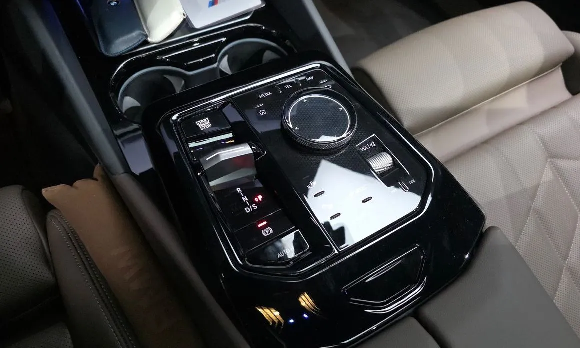BMW 5-Series — фото 8