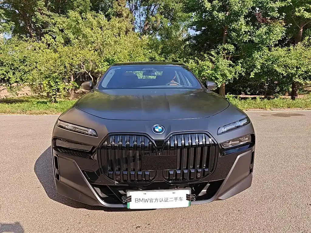 BMW i7 — фото 9