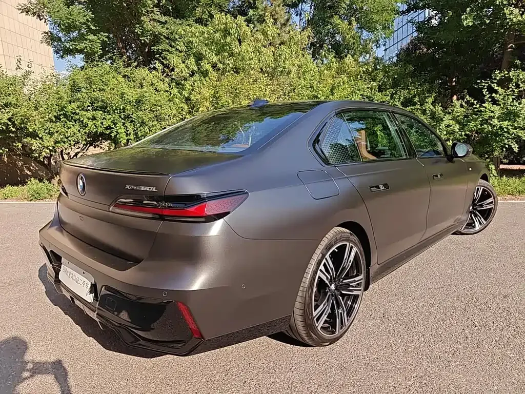 BMW i7 — фото 4