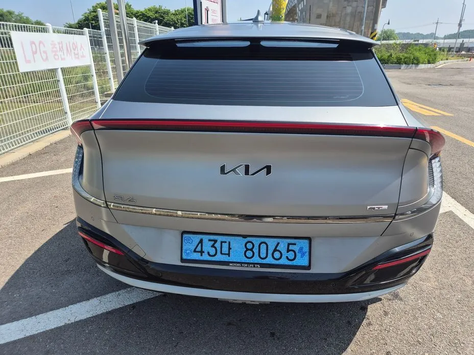 Kia EV6 — фото 8