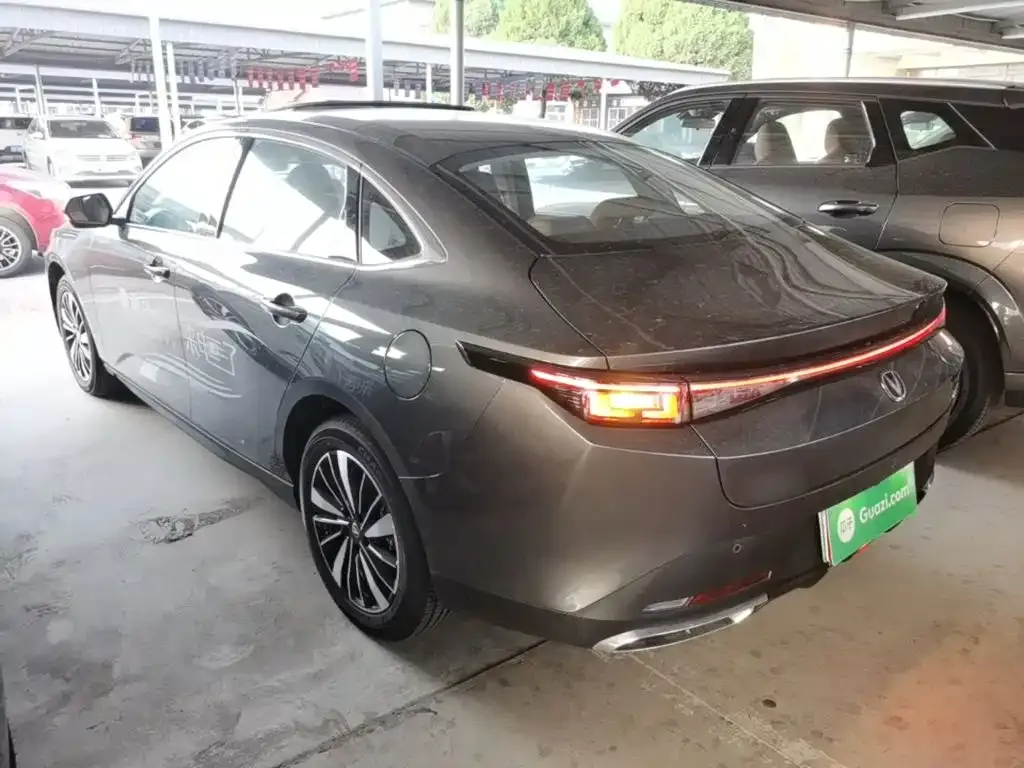 Changan Eado PHEV — фото 6