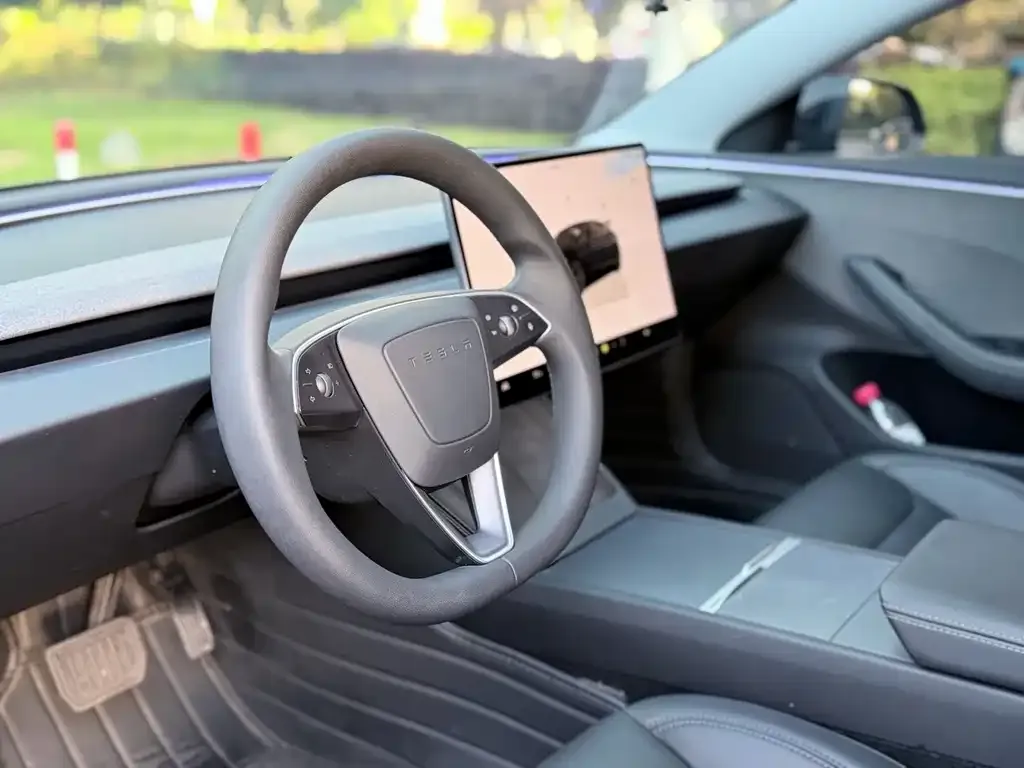 Tesla Model 3 — фото 3