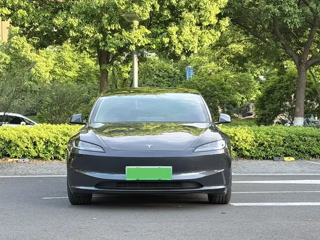 Tesla Model 3 — фото 10