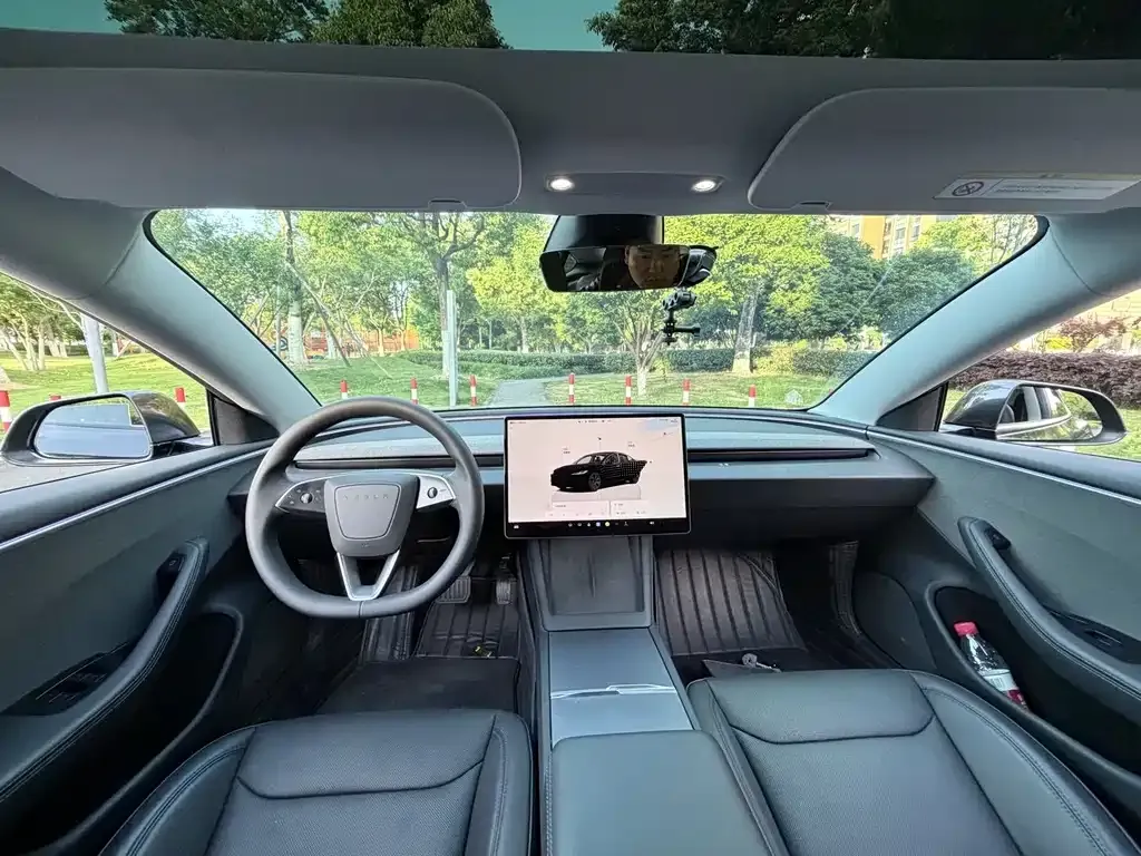 Tesla Model 3 — фото 4