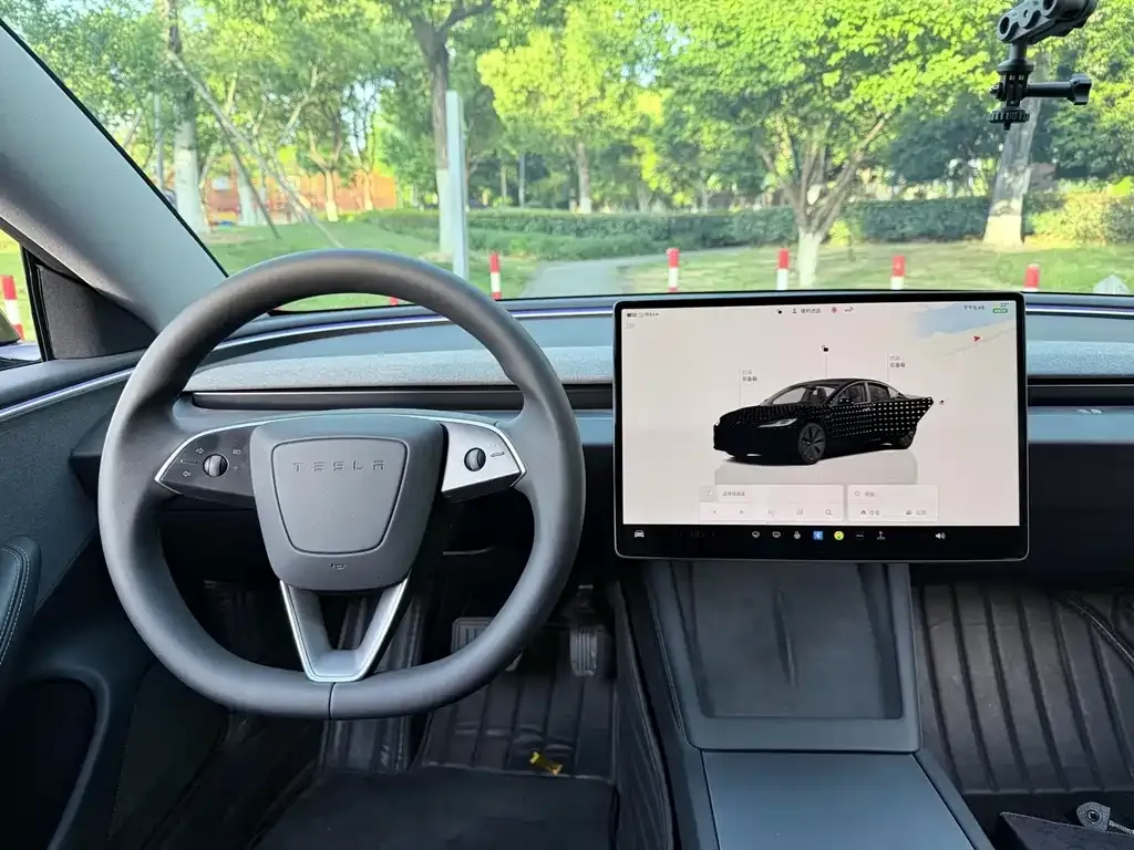 Tesla Model 3 — фото 7