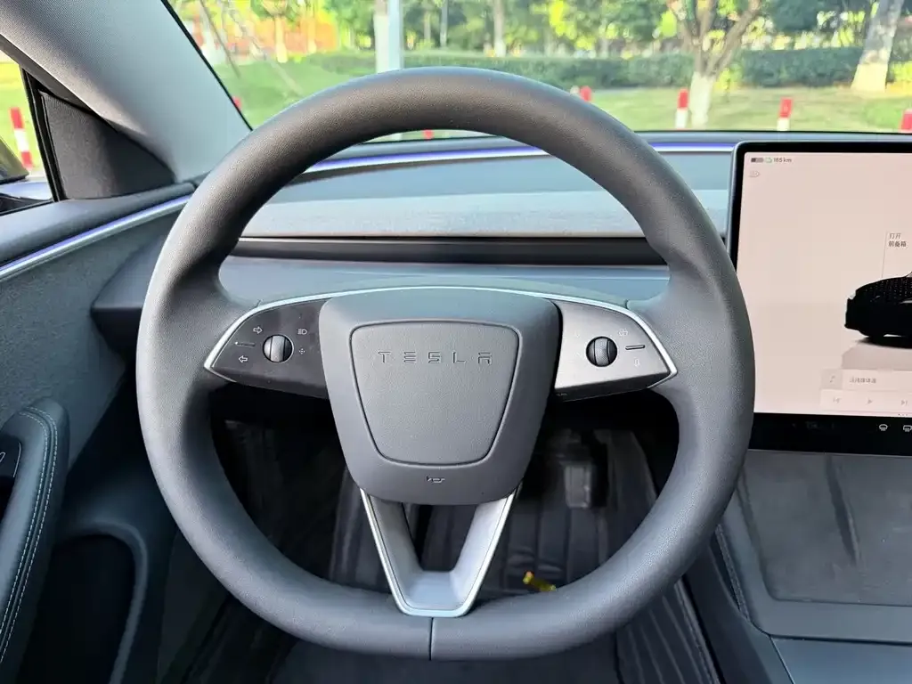 Tesla Model 3 — фото 5