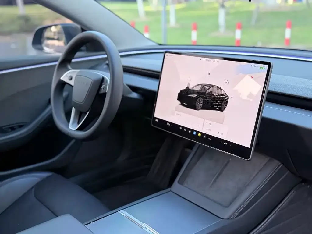 Tesla Model 3 — фото 2