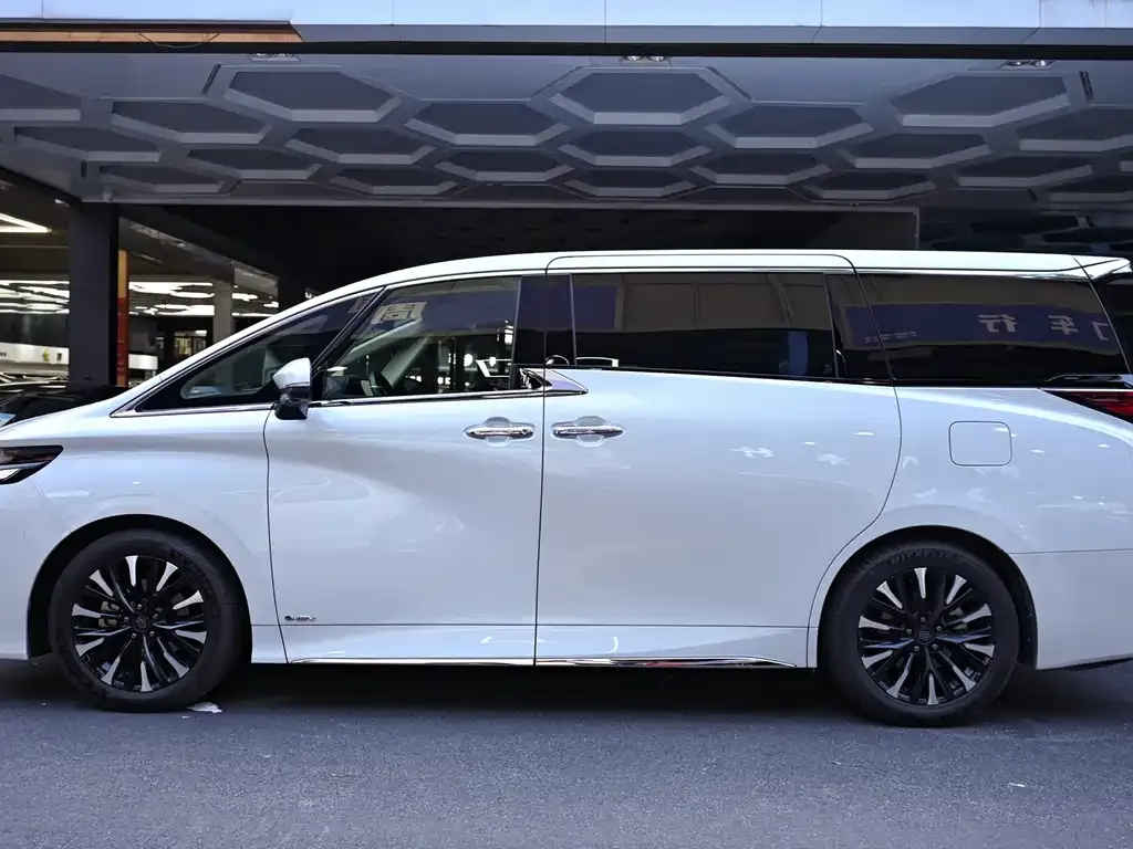 Toyota Vellfire — фото 10