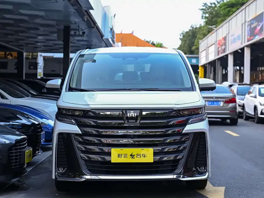 Toyota Vellfire — фото 9