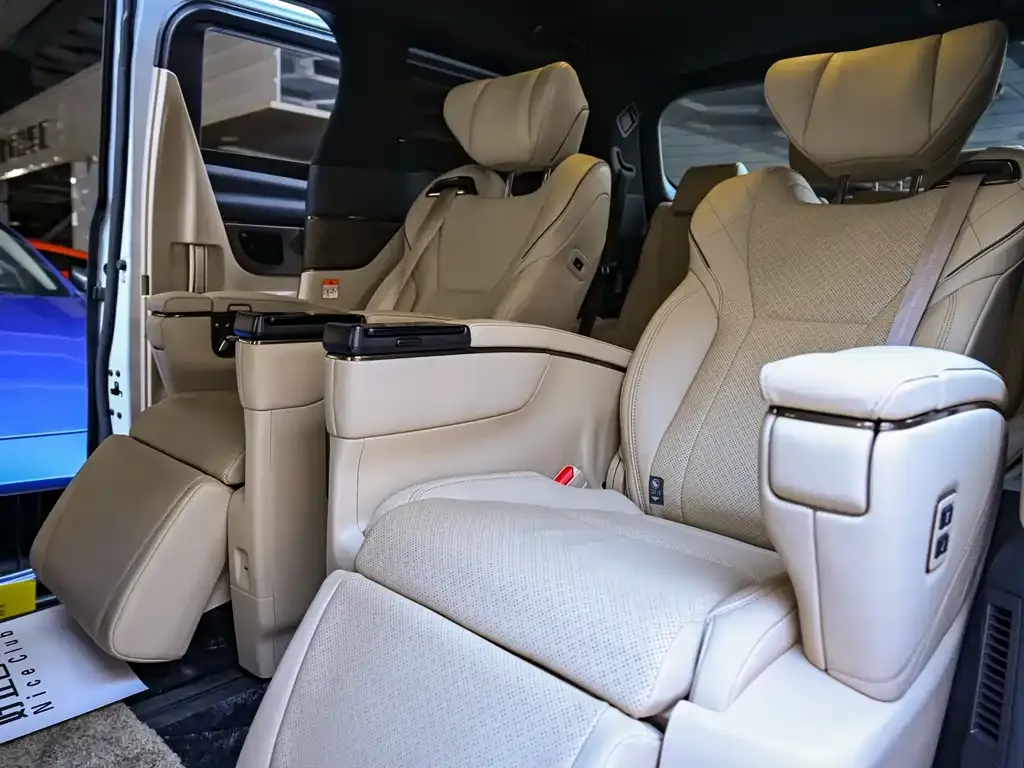 Toyota Vellfire — фото 8
