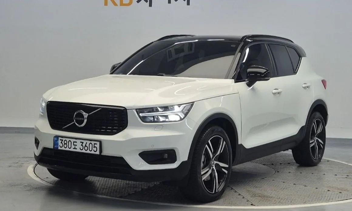 Volvo XC40 — фото 1