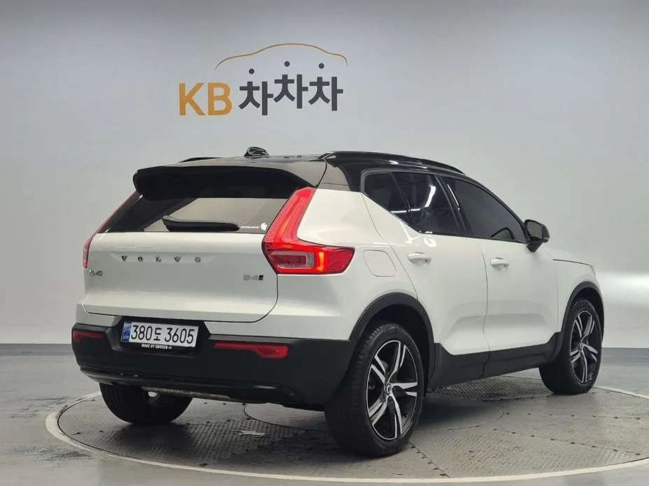Volvo XC40 — фото 3