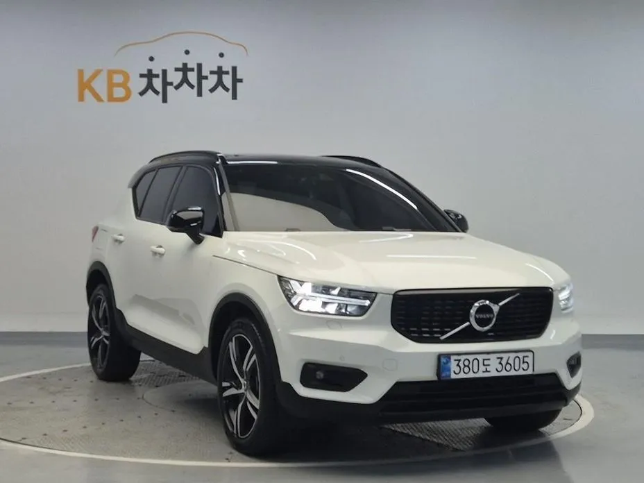 Volvo XC40 — фото 2