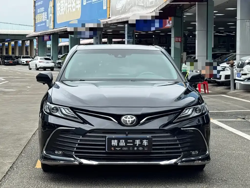 Toyota Camry — фото 2